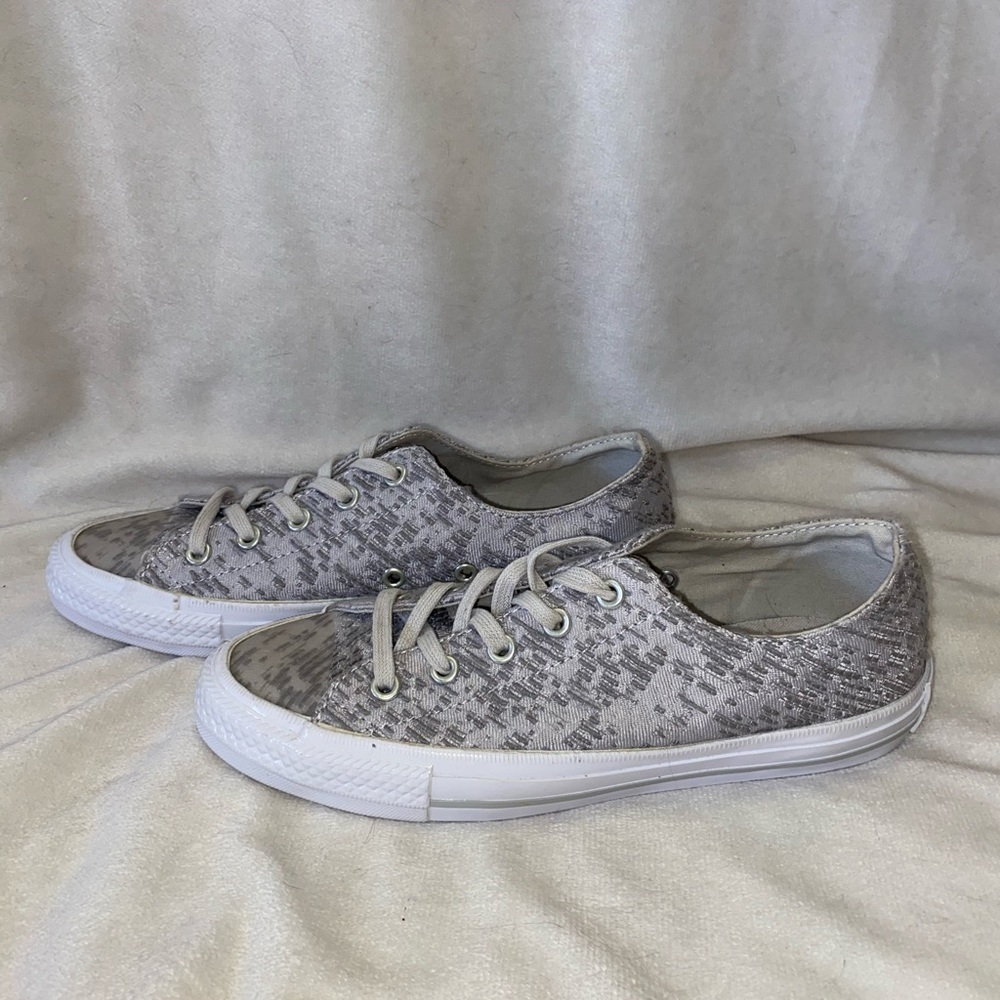 Grey converse